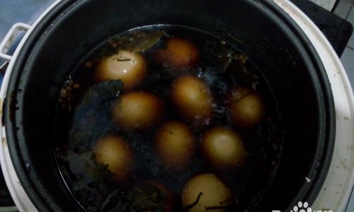 How to Make Tea-Flavored Boiled Eggs Using an Electric Rice Cooker
