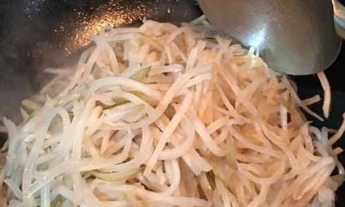How to Pickle Mustard Root for Delicious Preserves