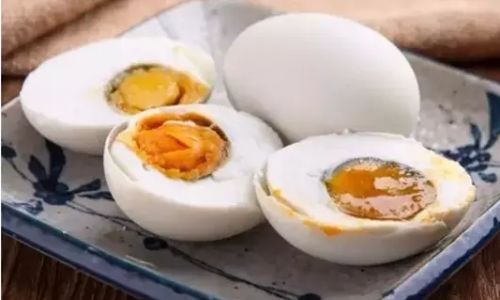 Mastering the Art of Making Oily yet Not Overly Salty Salted Duck Eggs