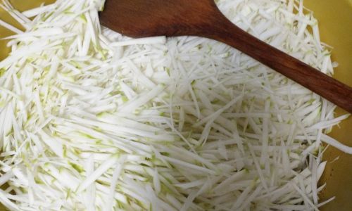 Mastering the Art of Pickling Delicious Mustard Greens Shreds