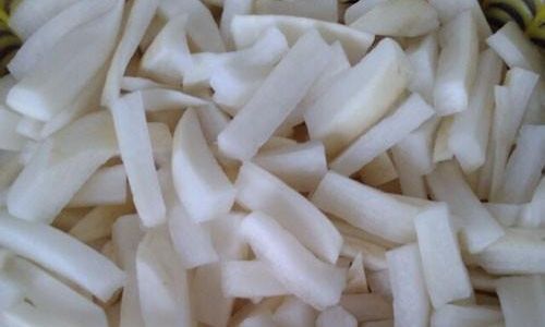 How to Pickle Daikon Radish for a Delicious and Crispy Treat