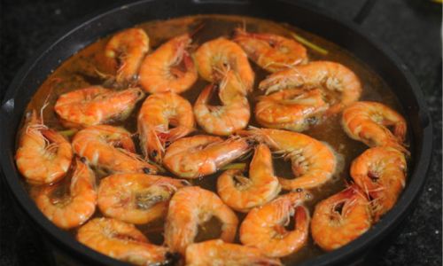 Mastering the Art of Oil-Braised Prawns Using an Electric Skillet