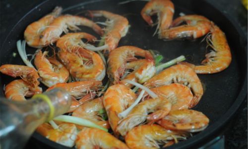 Mastering the Art of Oil-Braised Prawns Using an Electric Skillet