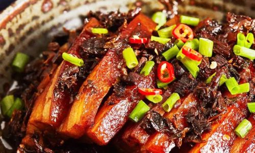 Mastering the Art of Cooking Pork with Preserved Mustard Greens