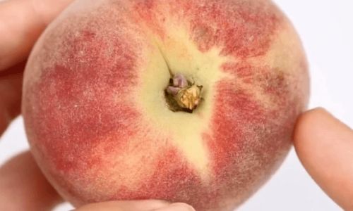How to Effectively Remove the Fuzz from Peaches