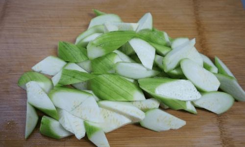 Distinguishing Between Meaty Luffa and Long Luffa:A Comprehensive Guide