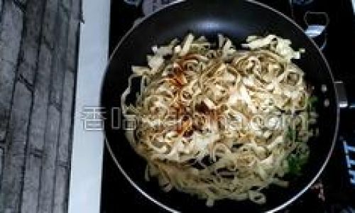 Mastering the Art of Stir-Frying Tofu Skin:A Culinary Journey