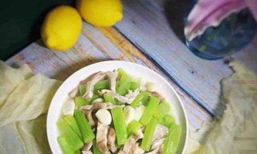 Mastering the Art of Cooking Pork Belly Strips with Bamboo Shoots:A Culinary Journey