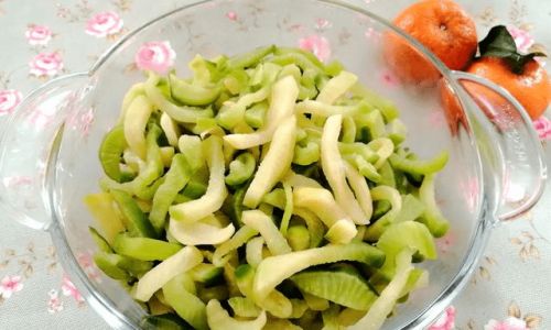 Mastering the Art of Crafting Tangy and Crispy Pickled Green Radishes