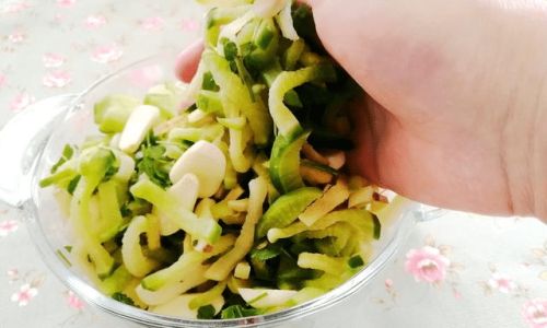 Mastering the Art of Crafting Tangy and Crispy Pickled Green Radishes
