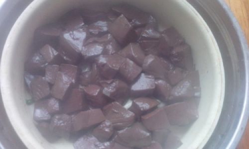 How to Determine If Pig Blood Is Fresh