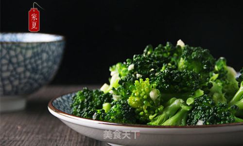 How to Make Delicious Marinated Broccoli Salad