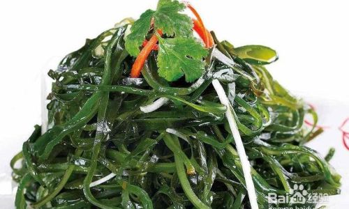 How to Make a Delicious Seaweed Salad 凉拌海带丝 in English)