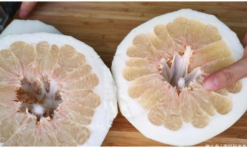 How to Peel and Segment a Pomelo Quickly