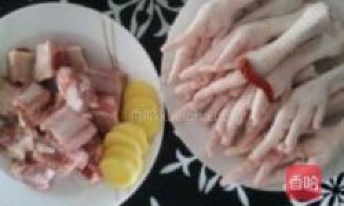 How to Make a Simple and Delicious Pork Ribs and Chicken Feet Soup