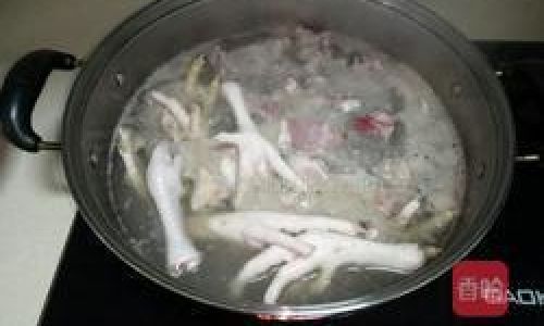 How to Make a Simple and Delicious Pork Ribs and Chicken Feet Soup
