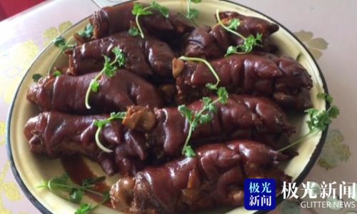 Mastering the Art of Boiling Delicious Pigs Trotters