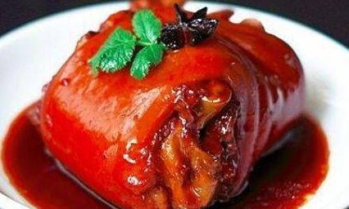 Mastering the Art of Stewing Pork Hocks:A Culinary Journey