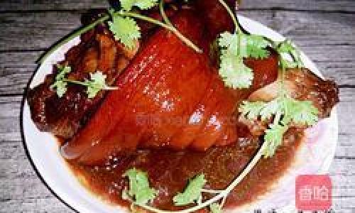 Mastering the Art of Stewing Pork Hocks:A Culinary Journey