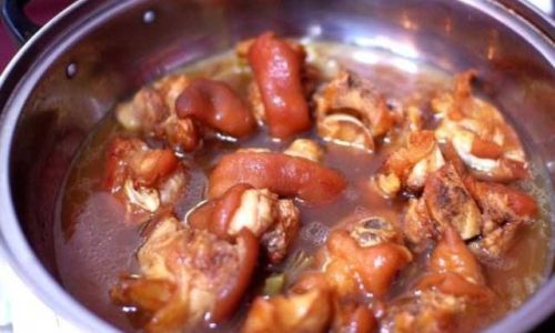 Mastering the Art of Delicious Stewed Pigs Trotters