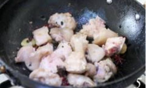 Mastering the Art of Delicious Stewed Pigs Trotters