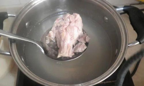 How to Cook Delicious Big Bone Broth