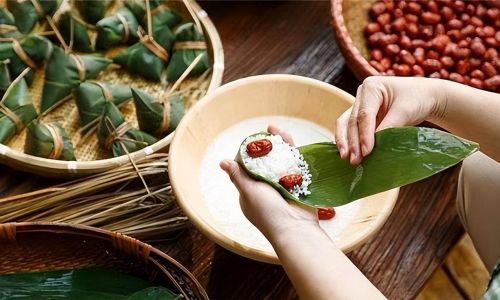 How to Enjoy Zongzi to the Fullest