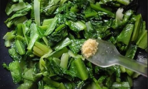Mastering the Art of Stir-Frying Oilseed Mustard Greens:Tips for a Delicious Dish