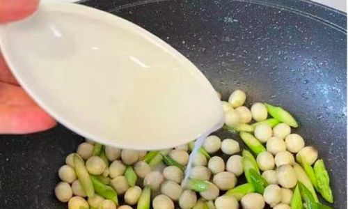 How to Stir-Fry Fresh Lotus Seeds for a Delightful Culinary Experience