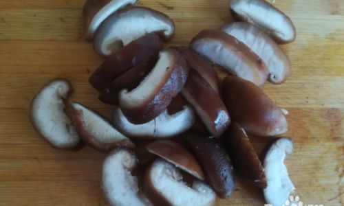 How to Cook Delicious and Easy Stir-Fried Shiitake Mushrooms