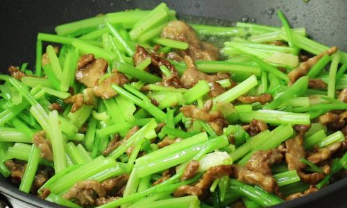 Mastering the Art of Stir-Frying Delicious Shredded Pork