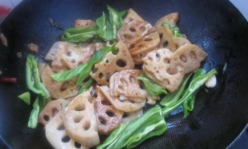 Mastering the Art of Stir-Frying Delicious Lotus Root Slices
