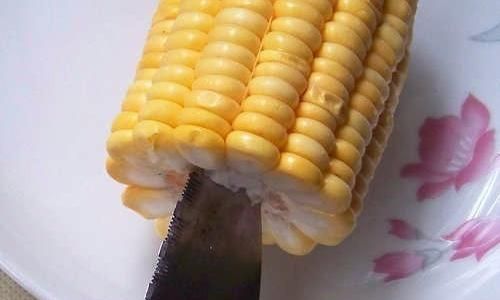 How to Husk and Dry Corn Kernels for Storage