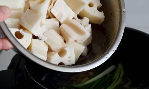 Mastering the Art of Making Silky Soup with Lotus Root