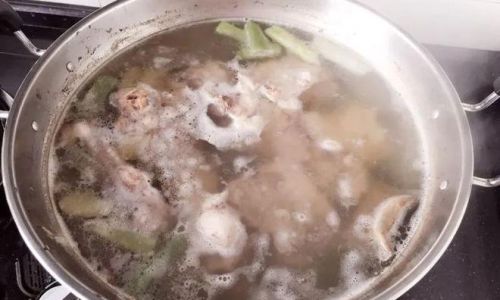 Mastering the Art of Crafting a Delicious Big Bone Broth