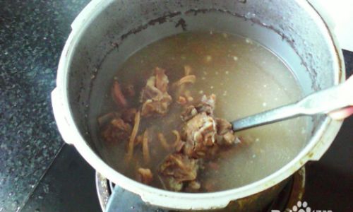 Mastering the Art of Crafting a Delicious Big Bone Broth