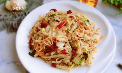 Mastering the Art of Crafting Aromatic and Non-Greasy Stir-Fried Noodles