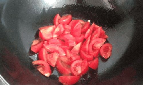Mastering the Art of Transforming Tomatoes into Tomato Sauce