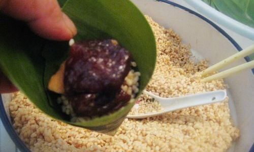 The Art of Making Savory Glutinous Rice Meat Dumplings:A Culinary Journey