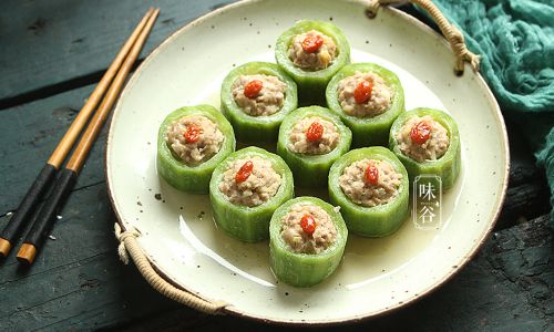 How to Make Steamed Loofah with Meat Filling:A Culinary Delight