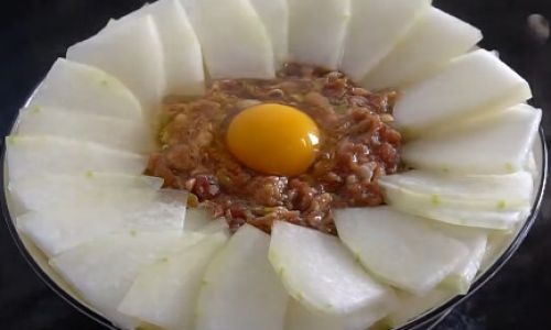 A Culinary Delight:How to Make Steamed Winter Melon with Ground Pork