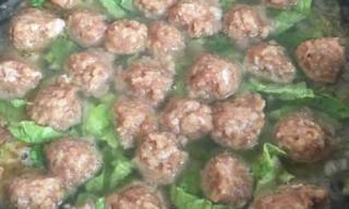 How to Make Delicious Meatball and Chinese Cabbage Soup