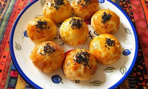 How to Make Pork Floss and Egg Yolk Puff Pastries