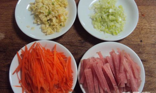 How to Cook Pork Shreds with Carrots and Cabbage:A Delicious and Nutritious Dish
