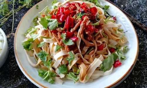 A Culinary Delight:The Recipe for Pork Shreds Stir-Fried with Oily Tofu Skin