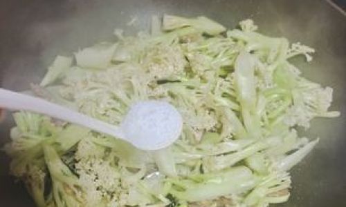 Mastering the Art of Pork Shreds Stir-Fried with Rice Noodles:A Culinary Journey